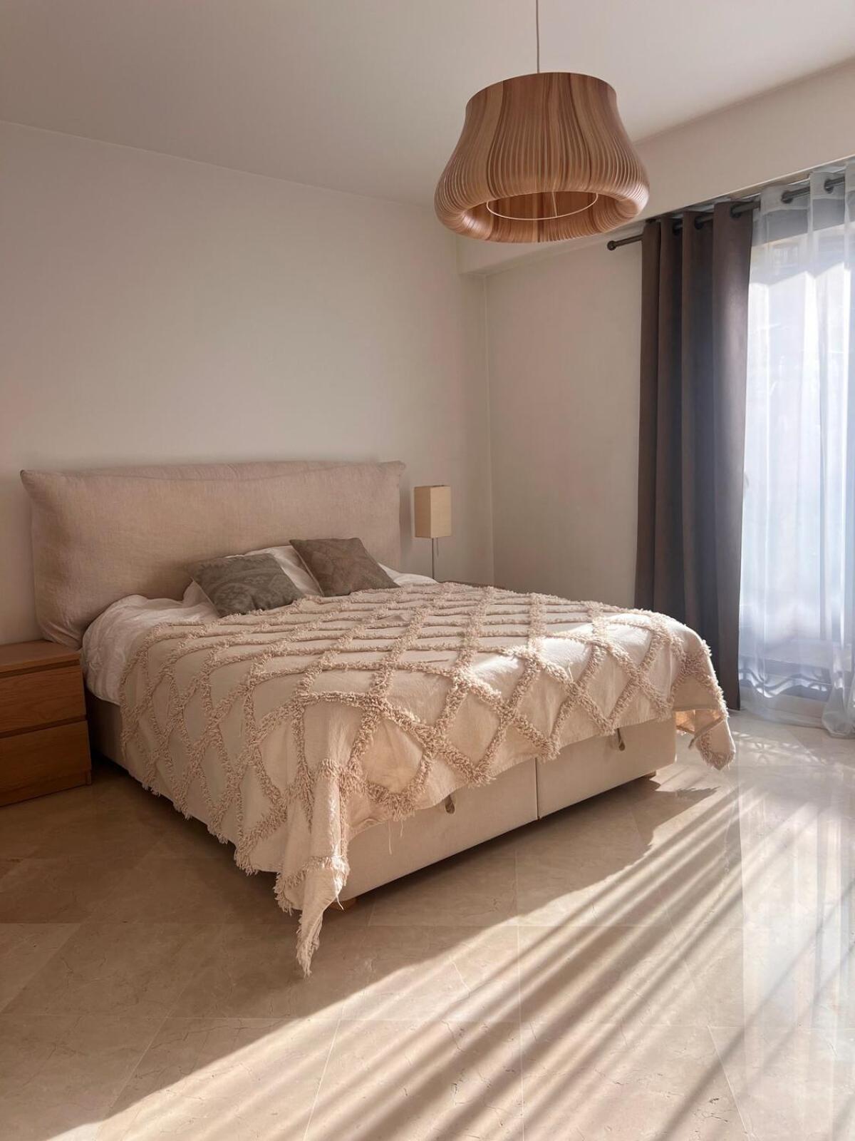 Spacious With The Balcony In Heart Of アパート
